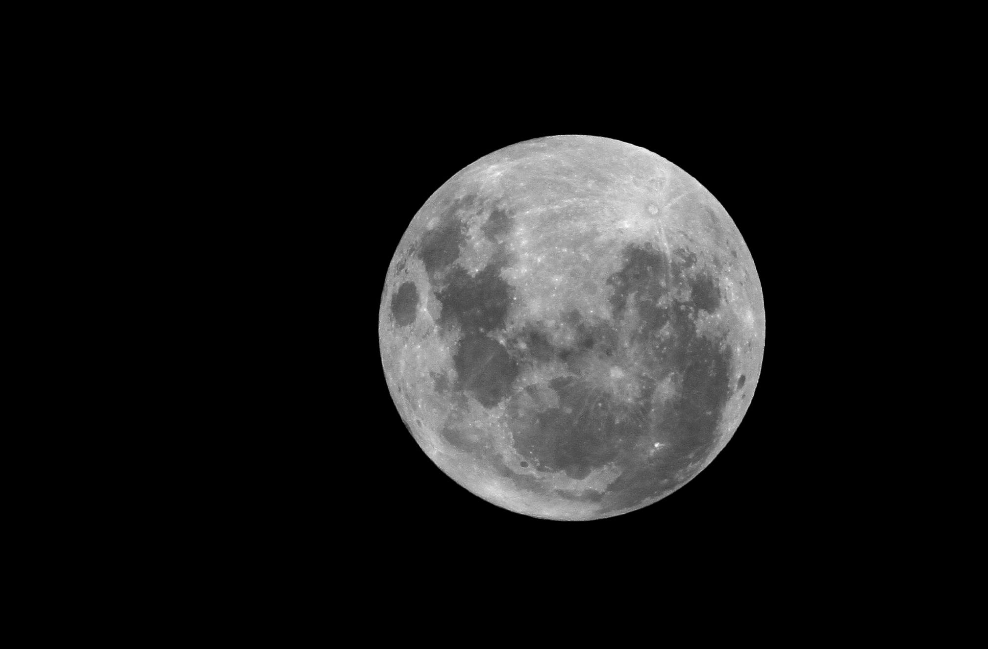 Challenges in taking a good picture of the moon us... Canon Community