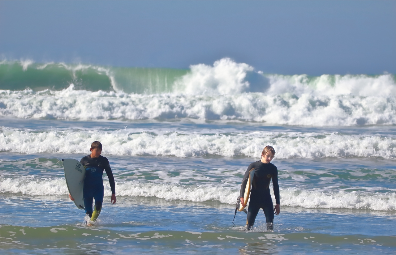 Left surfer un edited