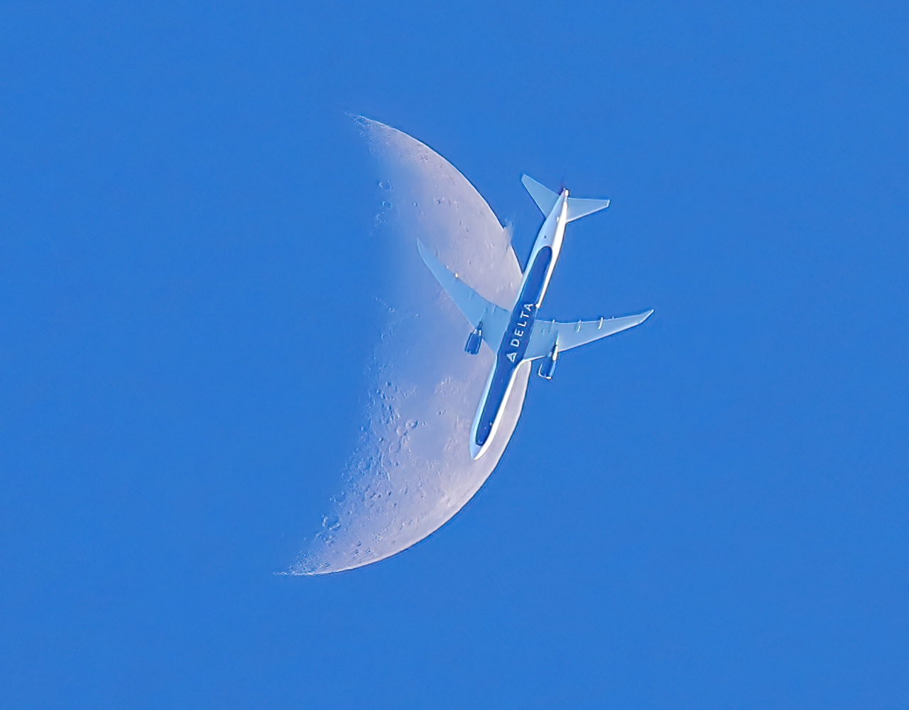 Moon-Jet-1a.jpg