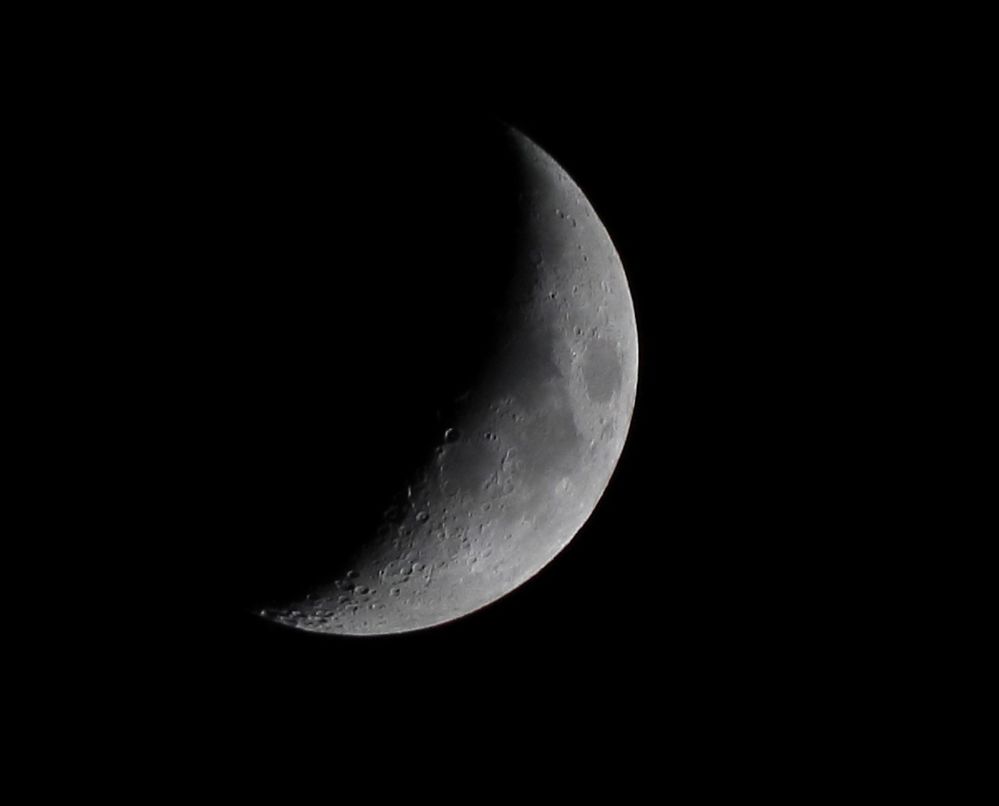 Moon T7i 300mm-1a.JPG