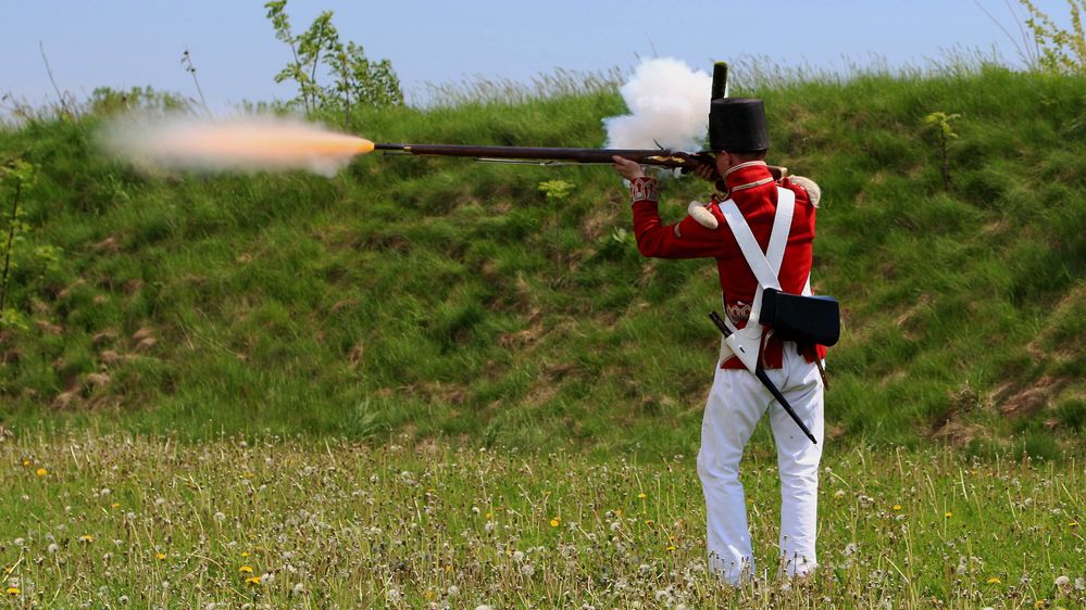 Canada Ontario NOTL Fort George Musket Firing.jpg