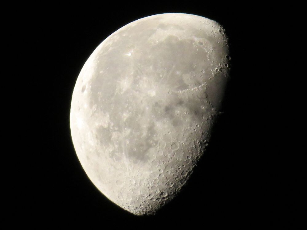 highres-canon-powershot-sx50-hs-moon-cropped_1349502440.jpg