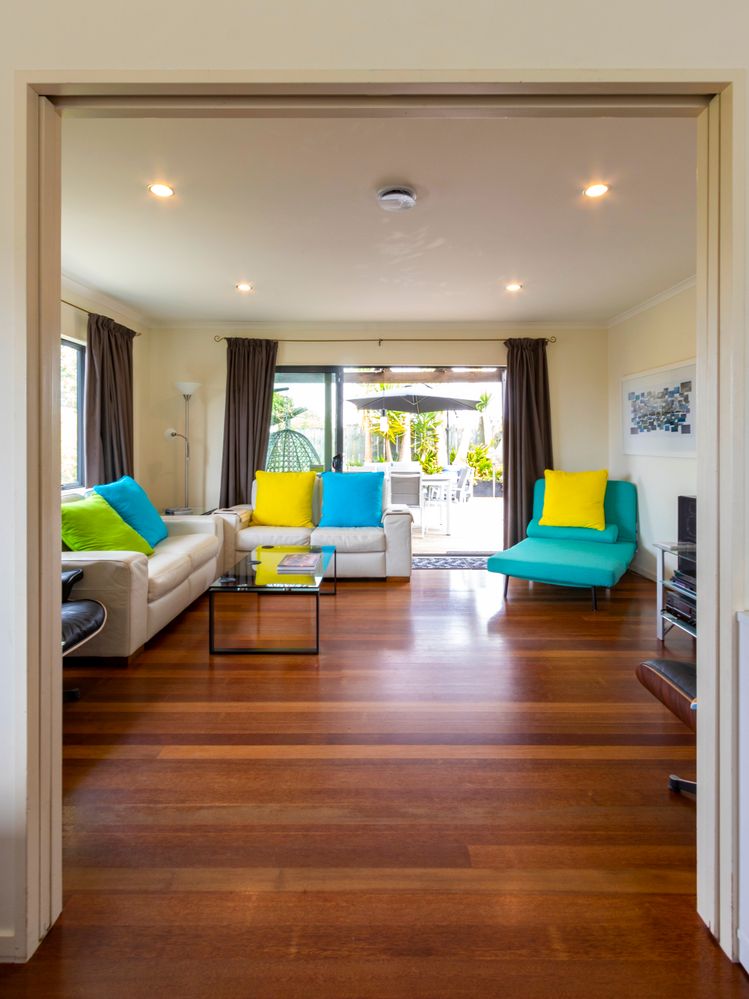 01 Lounge to Deck.jpg