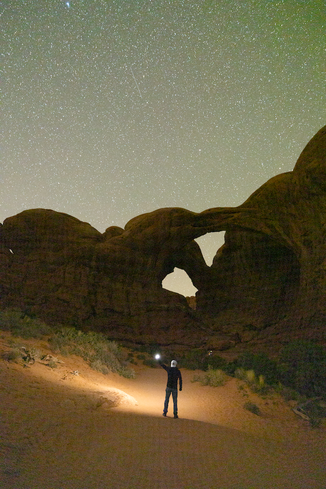 it has a green color in the top right, using the 15-35mm RF 2.0 no hood