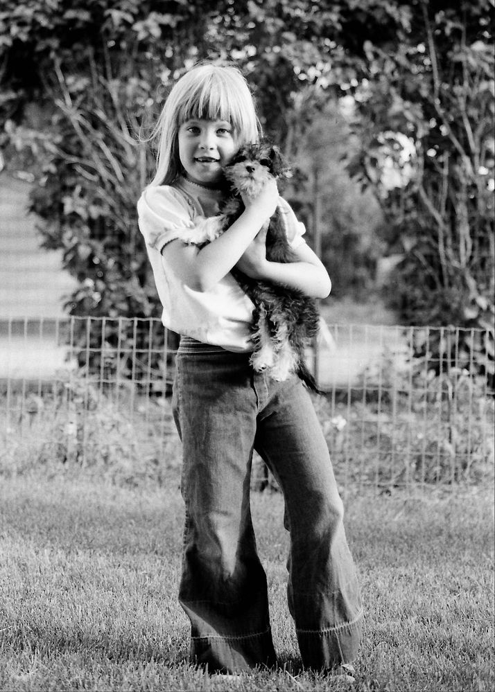 AE1 Girl showing off her new puppy - May 1978 - X7 2048.jpg