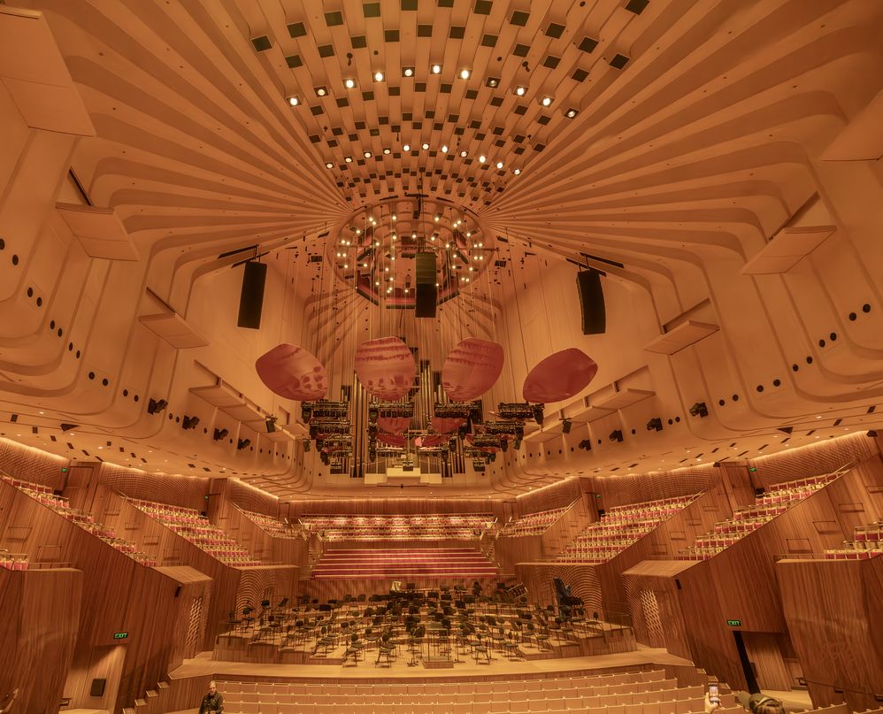 Concert Hall Sydney Opera House R6 MkII  RF15-35@15mm  ISO-12800  F2.8  SS 1/1250  (Handheld)