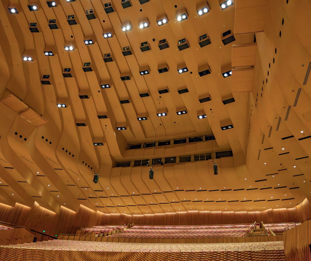 Sidney Opera House Rear  R6MkII  RF15-35@24mm  ISO-1280  F2.8  (Handheld)