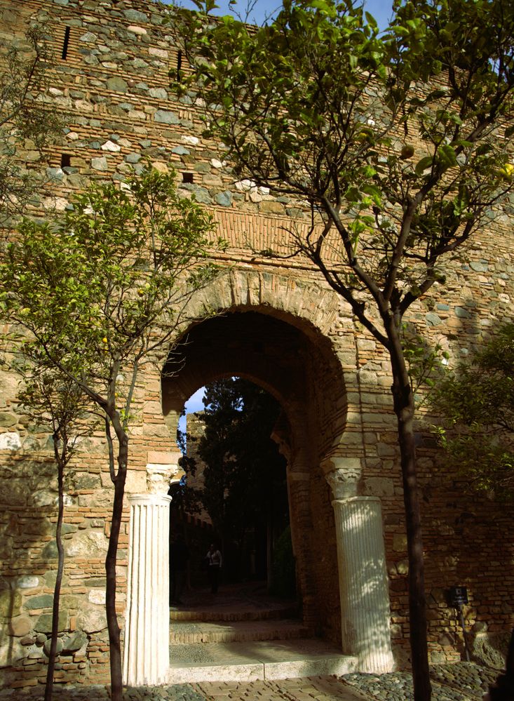 At Alcazaba  R6 Mrk2   RF24-105@24mm   ISO-100   f5   SS 1/320s   Handheld