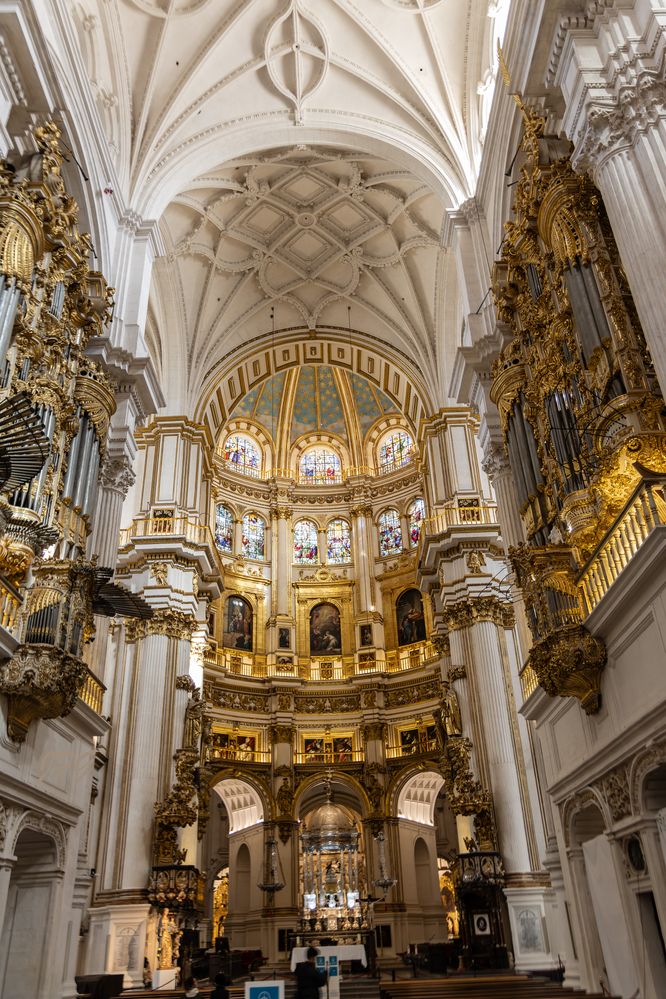 Granada Cathedral   R6 Mrk2   RF24-105@25mm   f4   ISO-125   SS 1/4s   Handheld