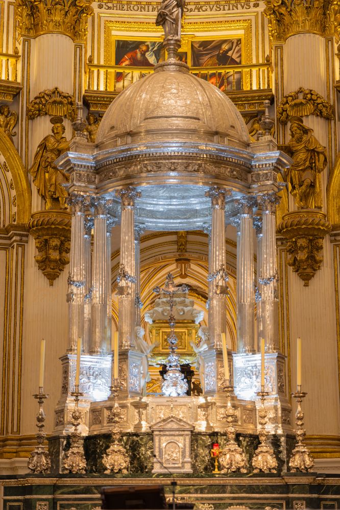 Granada Cathedral Altar  R6 Mrk2   RF24-105@77mm   f4   ISO-125   Handheld