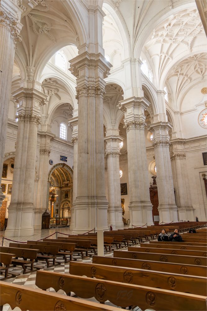 Granada Cathedral   R6 Mrk2   RF24-105@24mm   f4   ISO-125   SS .20s   Handheld