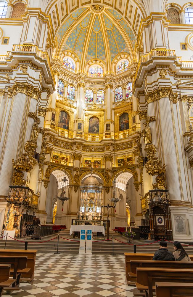 Granada Cathedral   R6 Mrk2   RF24-105@24mm   f4   ISO-2500   SS 1/100s   Handheld