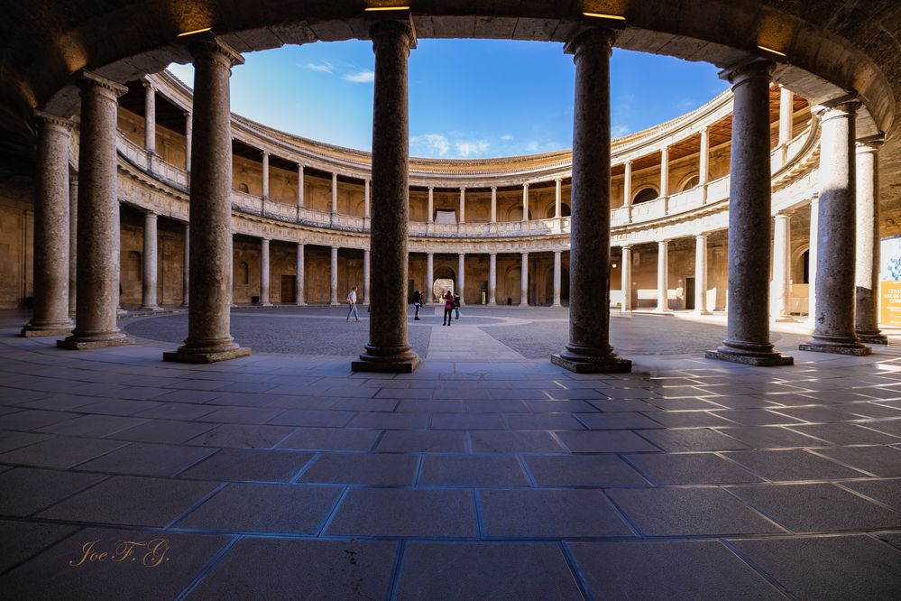 Inside Charles V Palace  R6 Mrk2   RF15-35@15mm   f6.3   ISO-100   SS 1/125s   Handheld