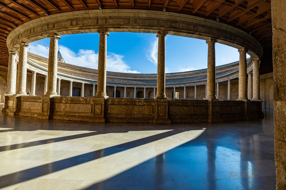 2nd Floor of the Palace   R6 Mrk2   RF15-35@15mm   f6.3   ISO-100   SS 1/320s   Handheld