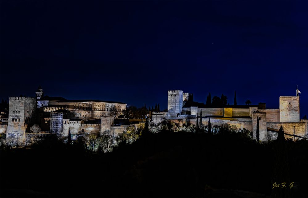 The Alhambra at night  R6 Mrk2   RF24-105@56mm   f4   ISO-25600   SS 1/30s   Handheld