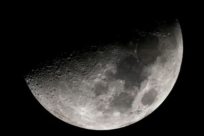 R62_Moon 4X800-2a.JPG