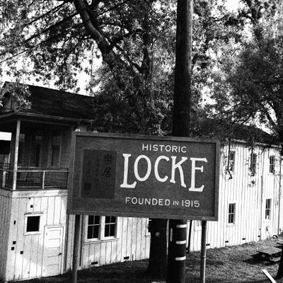 Locke Historical sign and Borading house.JPG