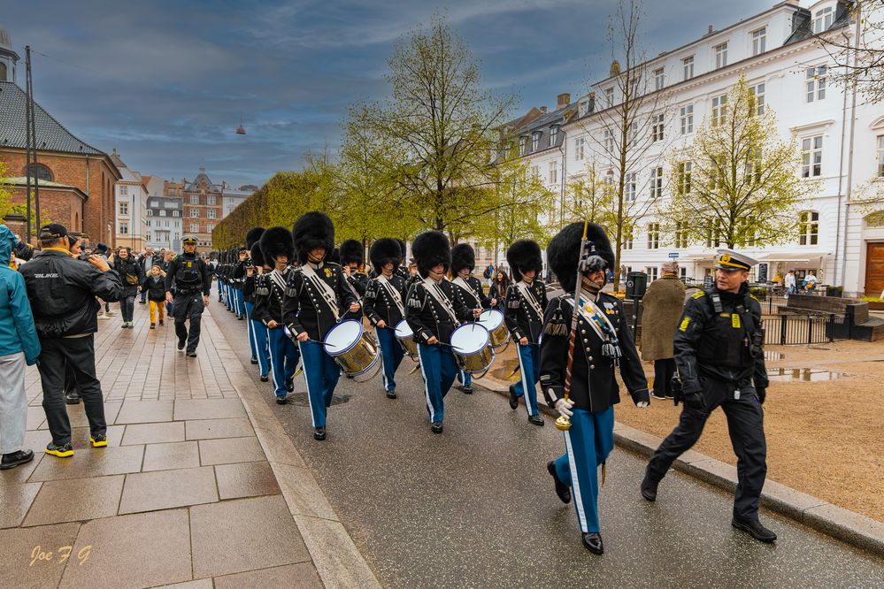 Changing of the guard  R6 Mark II   RF24-105mm