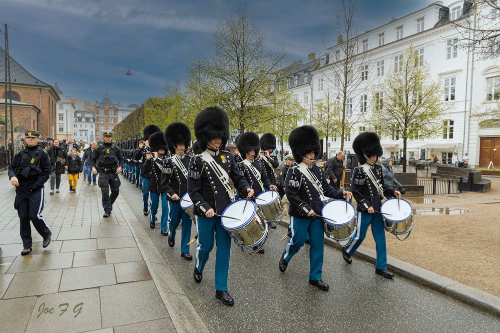 Changing of the guard  R6 Mark II   RF24-105mm