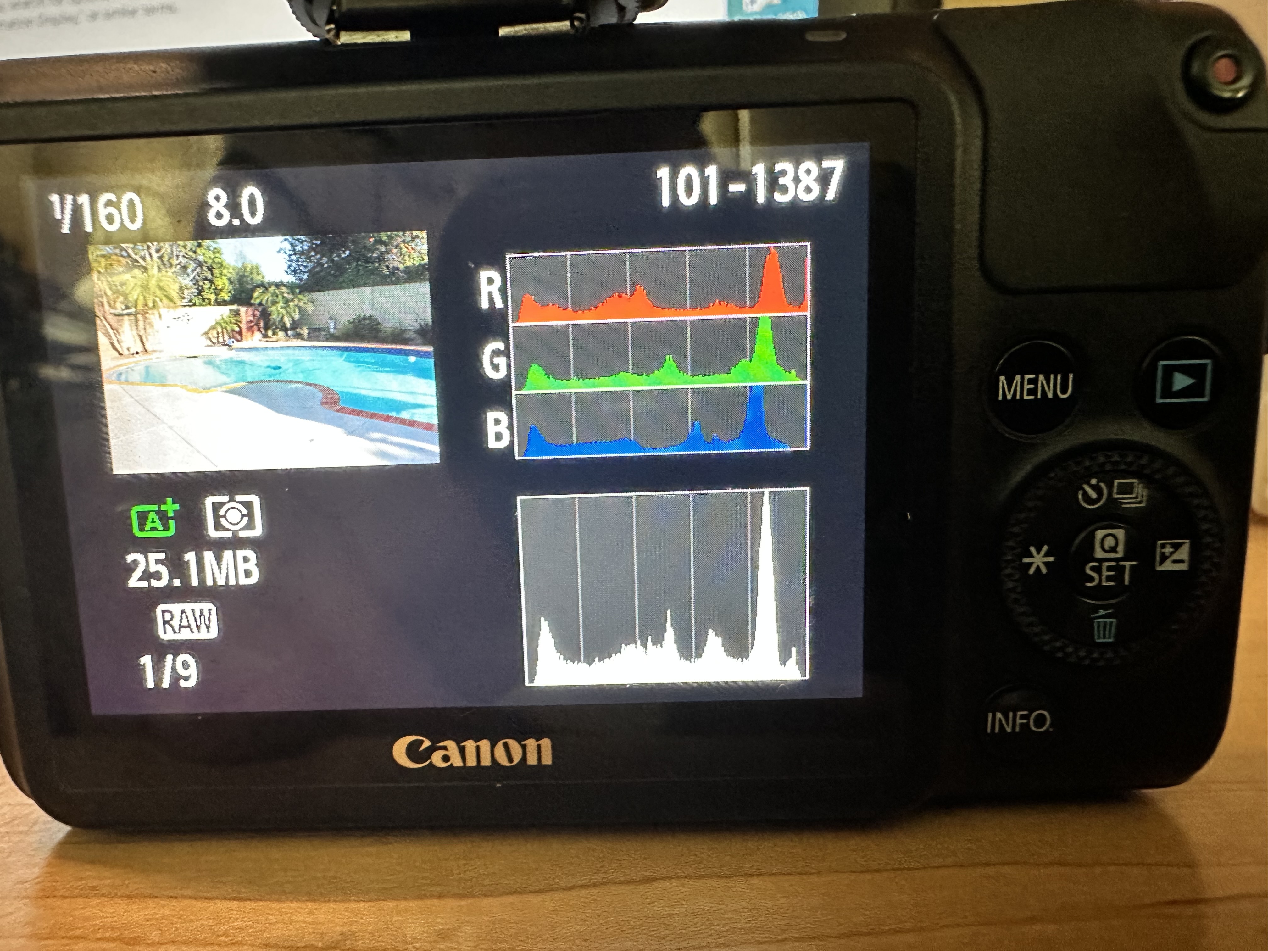 EOS M questions: Photo on entire screen in playbac - Canon