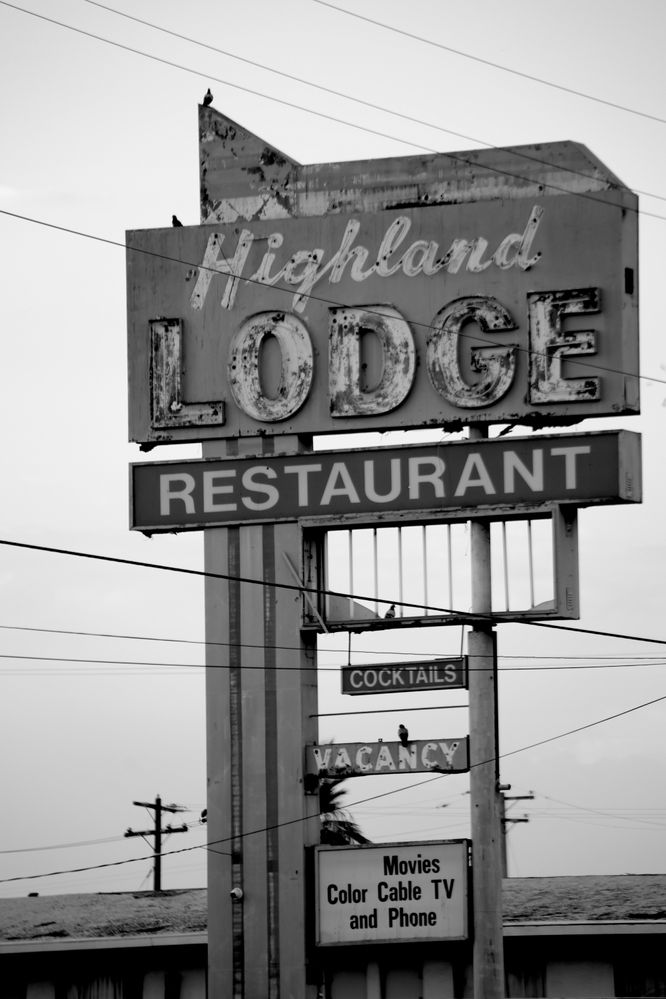 HighlandLodge BW.JPG