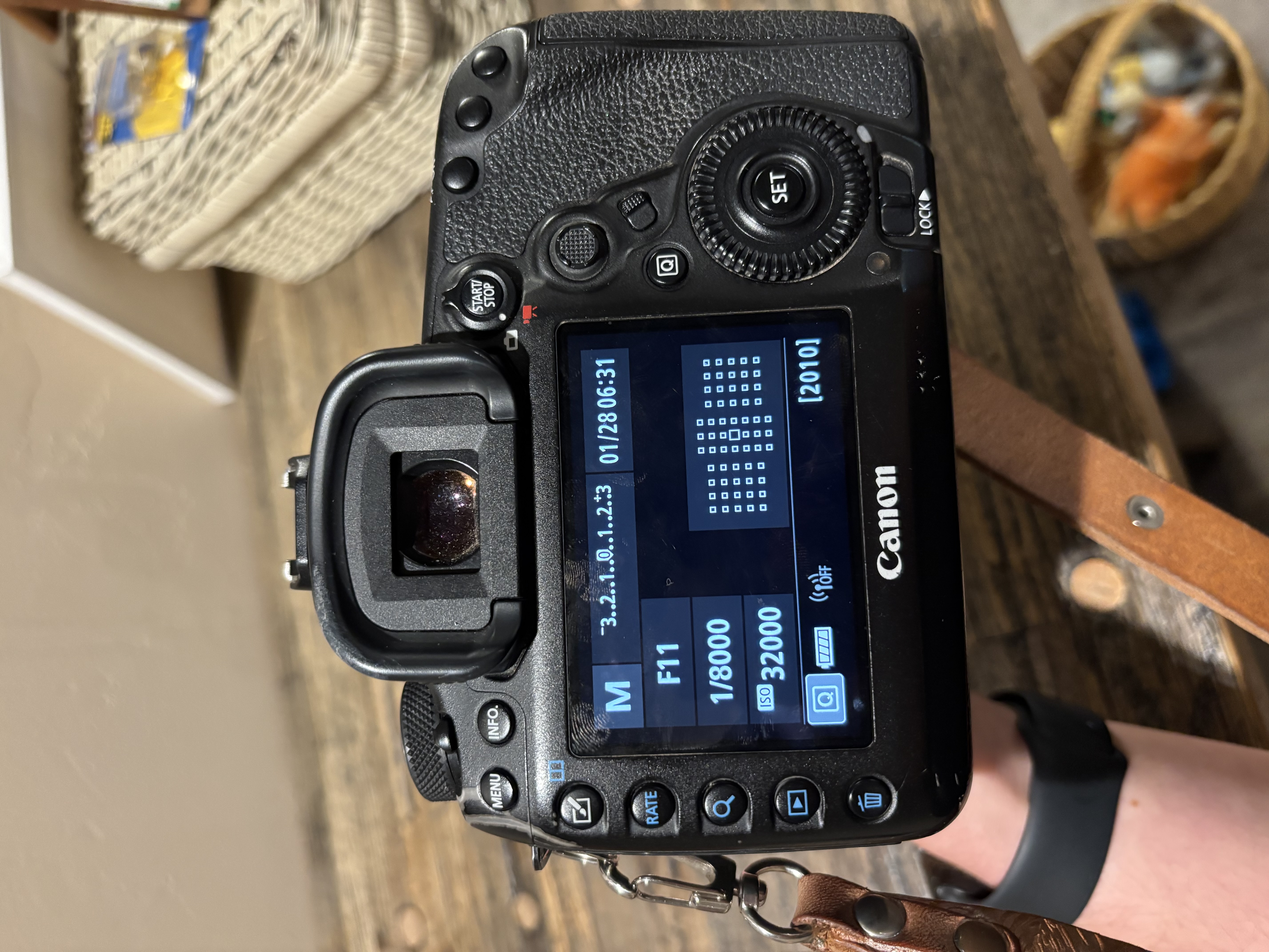 Solved: Help!! EOS 5D Mark IV manual mode not working, bla