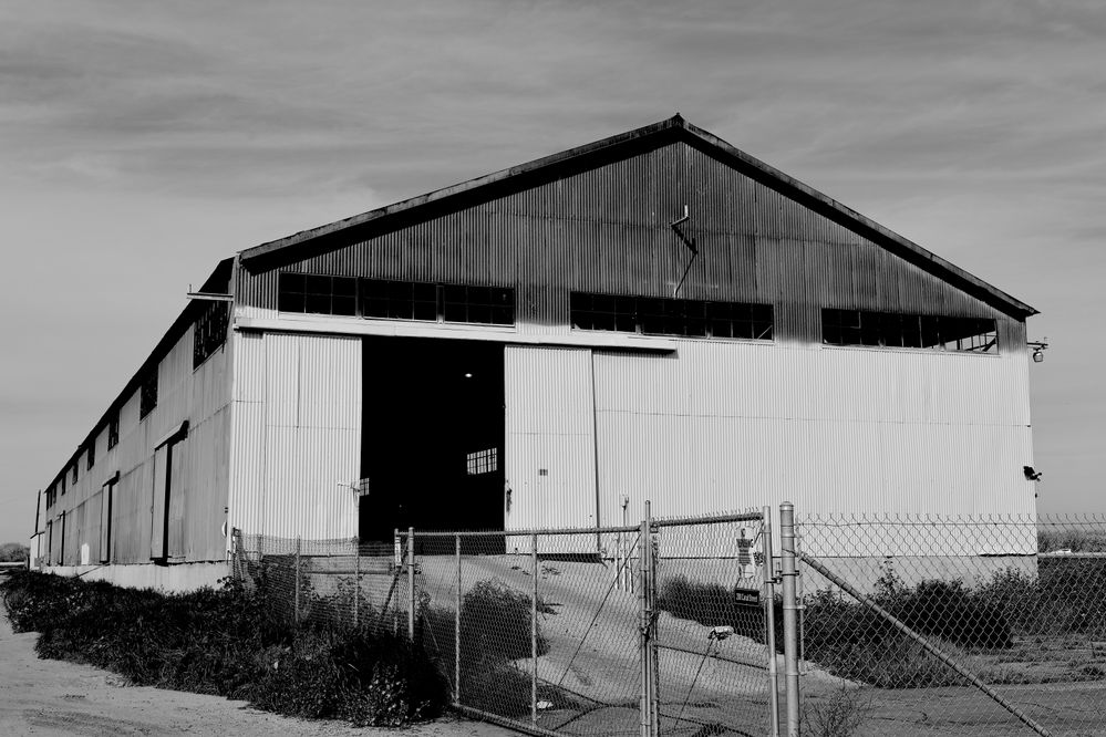 BuildingBW.JPG