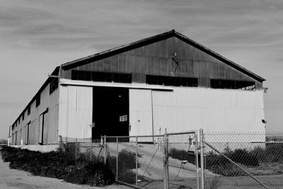 BuildingBW.JPG