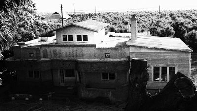 Historical House along the Sacrament Delta.JPG