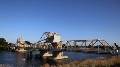 Operatonal Draw Bridge.JPG