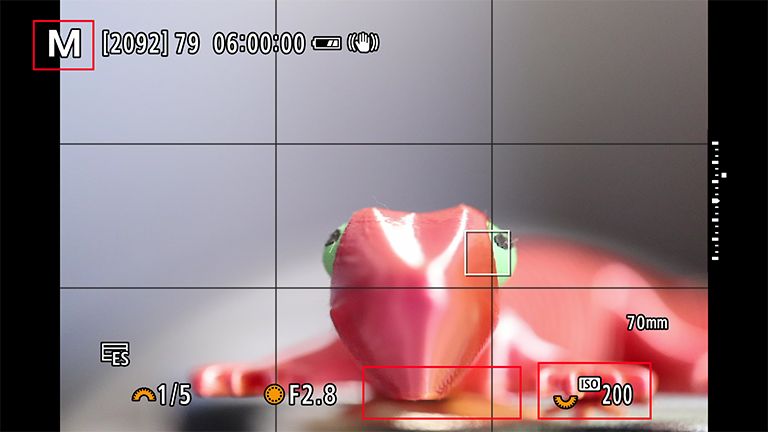 The light meter is no longer visible at the bottom of the screen when shooting on fixed ISO